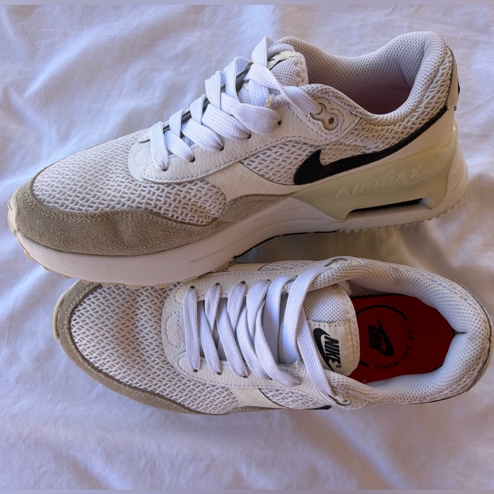 Nike Air Max SYSTM White/Photon Dust Womens Size 8.5 Great Condition White Cream